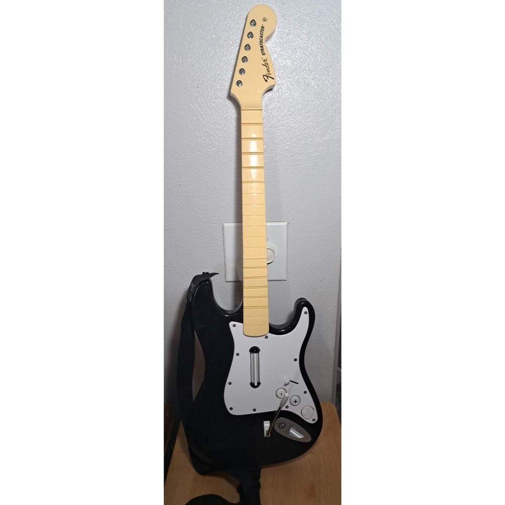 Nintendo Wii Rock Band Fender Stratocaster Guitar 19091 NO DONGLE UNTESTED